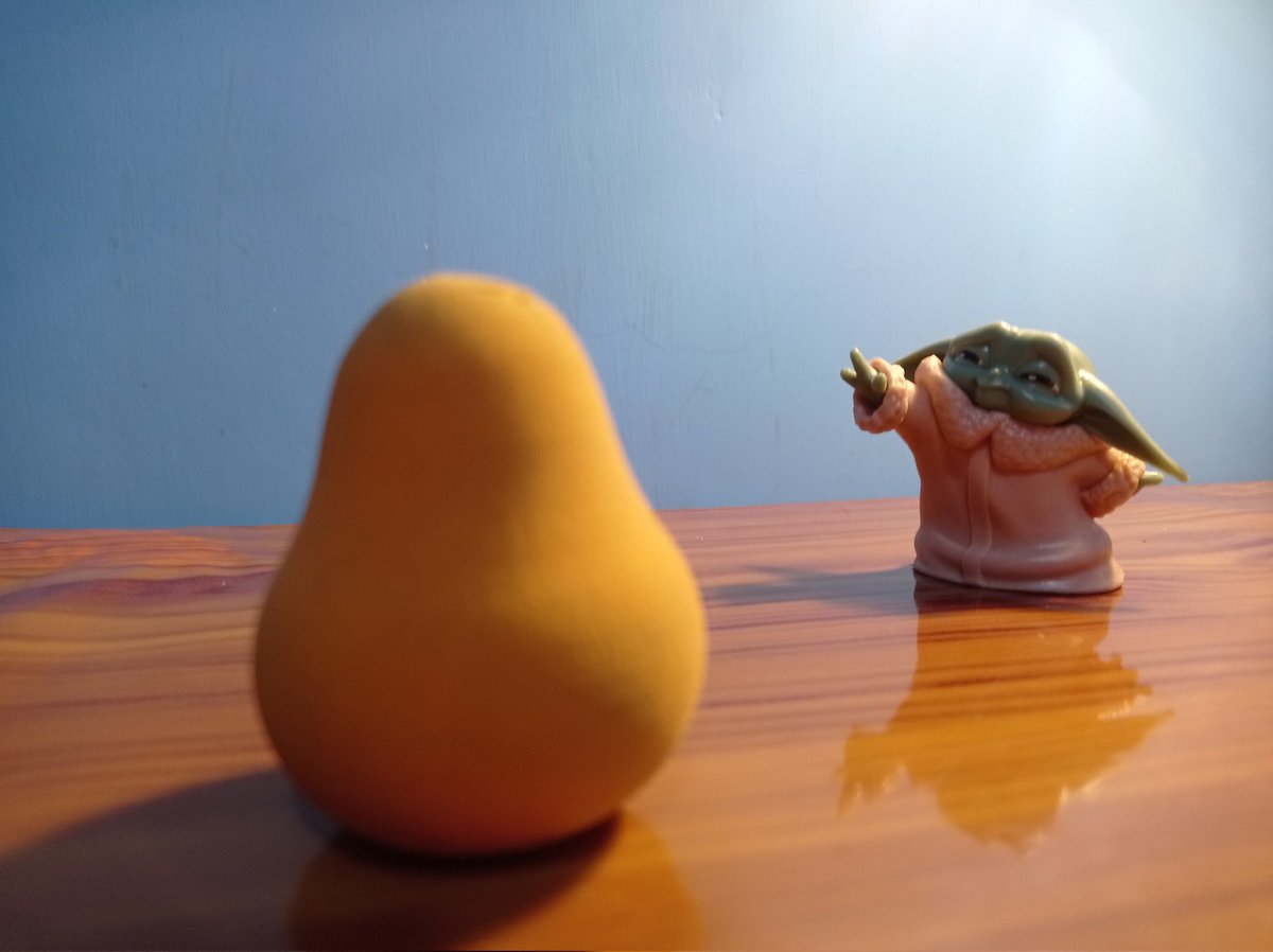 Grogu quiere una 🍐 :( 

#fotografia #StarWars