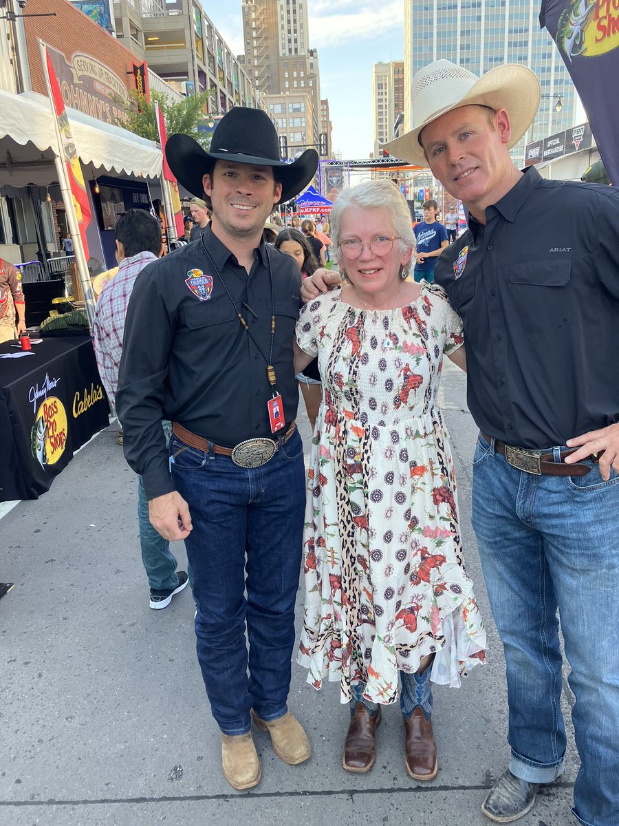 katheyandpaul's tweet image. #Ariat @PBR @PBRbunkhouse @BrinsonJames 3 Legends Thanks Ross &amp;amp; Luke