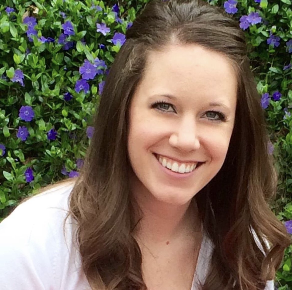 PhoenixPolice's tweet photo. Missing Endangered Person

Jessica Lindstrom was last seen this morning hiking the Deem Hills Rec area near 51st Dr and Deem Hills Pkwy.  Jessica is a 34 yr old W/F 506 135 with Bro/Blu.  She was wearing a black tank top and neon yellow shorts.  Contact PPD with any info. https://t.co/iK74OVMlsP