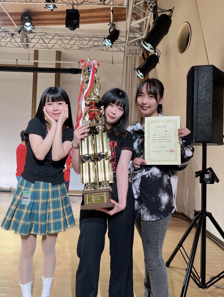 Fuzz_jp's tweet photo. 【ご報告】
バンドステージコンテスト
オールジャンル本選全国決勝大会
グランプリを獲得することができました🏆✨

昨日は急な告知にも関わらず
暑い中、応援に駆け付けて頂きありがとうございました‼️

安定した演奏、安定した顔 ⁉️ꉂꉂ(ᵔᗜᵔ*)
が評価されたようです https://t.co/h96OjLeZt3