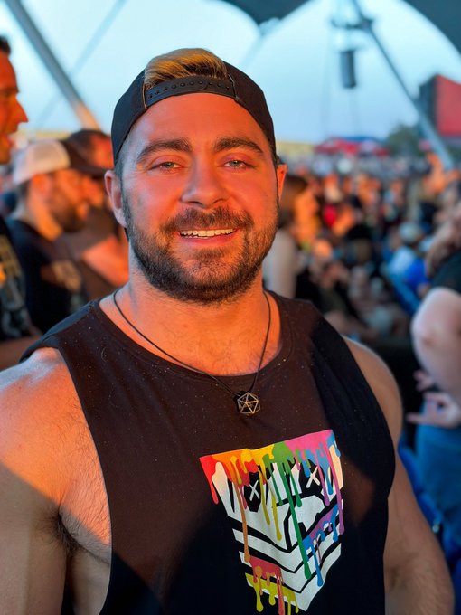 Nothing like wearing your favorite sex toy brand to a Fall Out Boy concert @FortTroff and of course it&rsquo;s