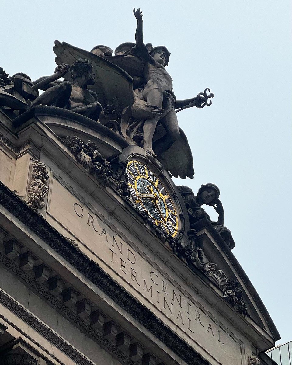 mikebatie's tweet photo. I love the architectural details of Grand Central Terminal. Here are some pics from my last visit. #grandcentral #NewYorkCity https://t.co/0TEKxioo2W