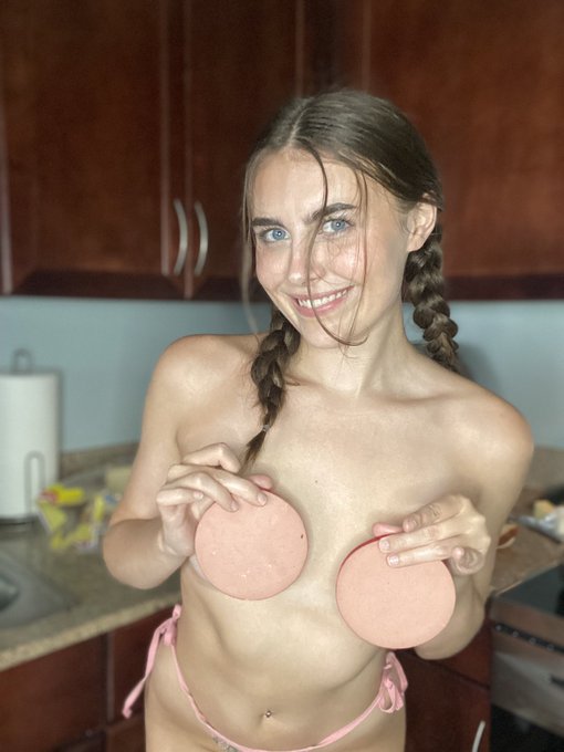 pov: you come home after a long shift, and i&rsquo;m making you dinner. (we&rsquo;re poor and it&rsquo;s baloney. all we