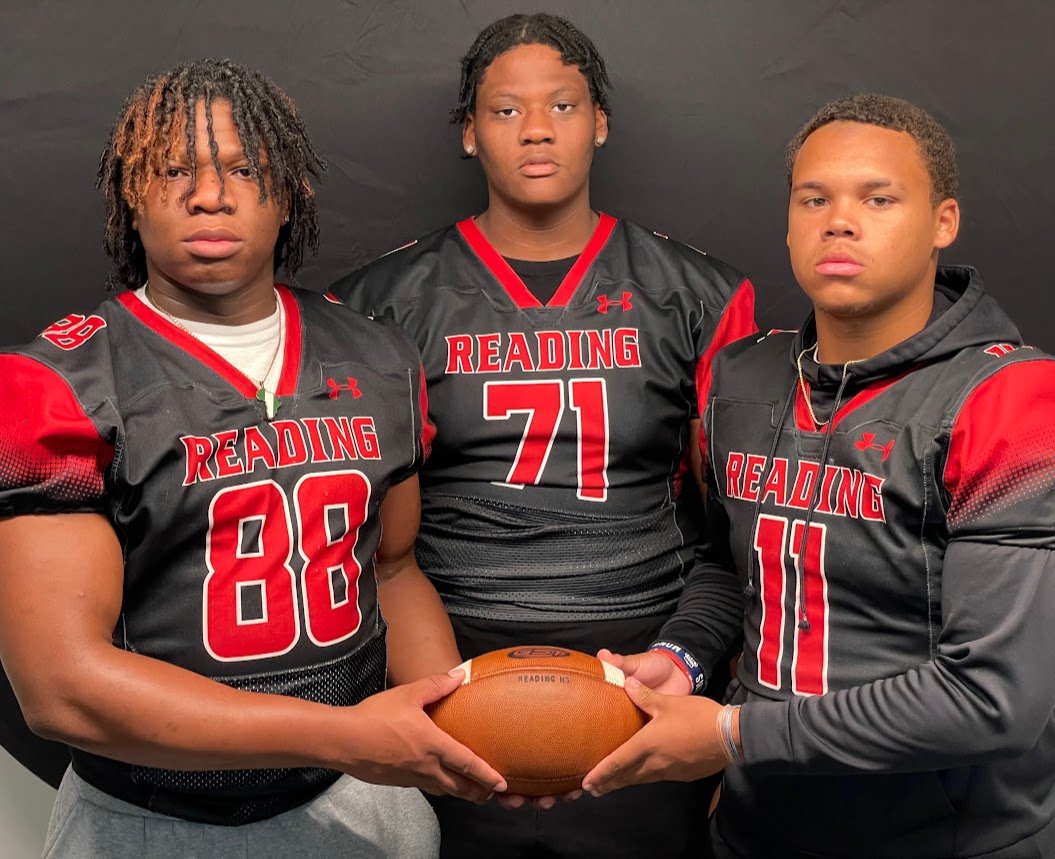 MDrago59's tweet photo. Red Knights were first up at Lancaster-Lebanon League Media Day today in Lancaster. From left: Michael Odeyemi, Keyshawn Efese and Gabriel Laws. @JeffReinhart77 @GabrielLaws12 @MichaelOdeyemi8 @EfeseKeyshawn @SamoanSigma #LLfootball
#mikedragosports https://t.co/UPlLJpHE5J