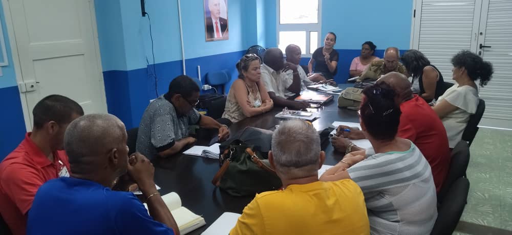 La comisión del #INOTU se reúne para las conclusiones de la visita integral en la Delegación Provincial de #Holguin .#FidelPorSiempre #Cuba #ConTodosLaVictoria #Ley145