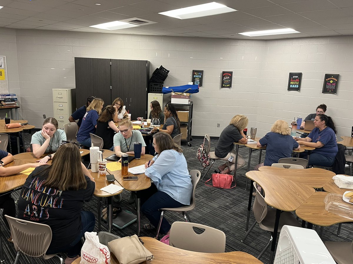 hmh08's tweet photo. I literally love our BDJH RLA Department! Thoughtful conversations to wrap up the second day of @katyisd district training day. @BeckendorffJH 💚🧡#katyisdela https://t.co/kI93v5ufgE