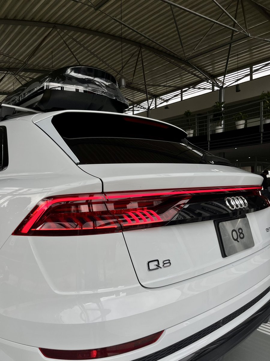 AudiToluca's tweet photo. Versátil, deportivo y elegante
Audi Q8 con tecnología TFSI, tracción quattro, faros Audi Matrix LED HD y tecnología Mild-Hybrid para un mayor rendimiento de combustible. https://t.co/iQPiJGQxjZ