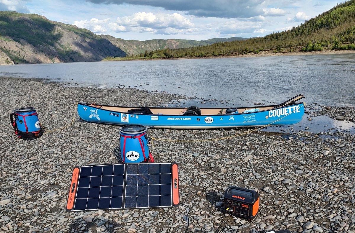 KartsHuseonica's tweet photo. @sunscardsdbacks @armaskin @flipsockz Jackery power generator with 100W solar panel. https://t.co/VSTkV1wdn1