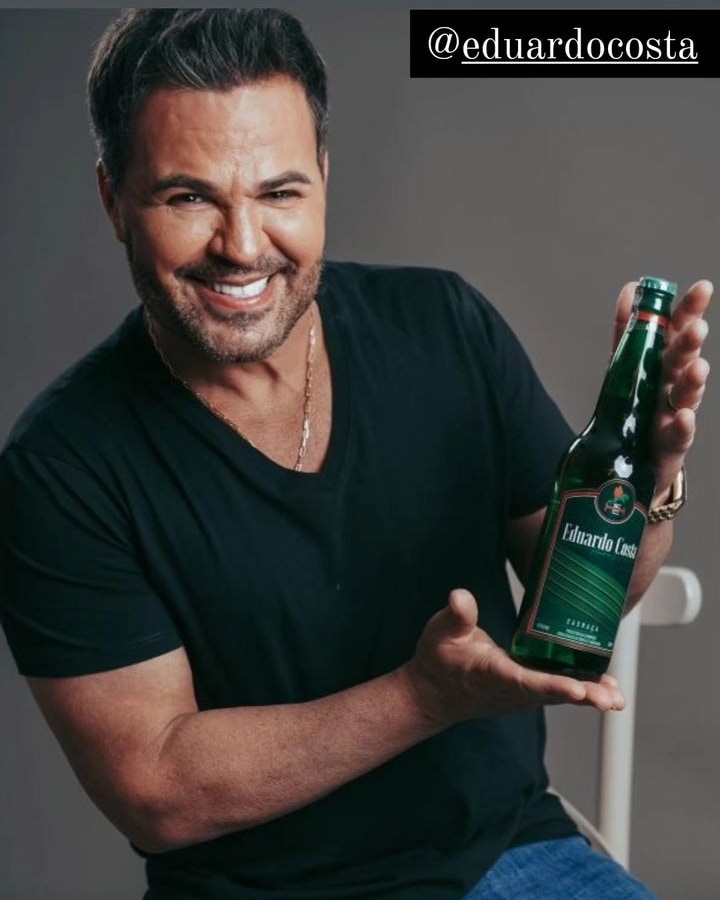 sol19591's tweet photo. @eduardocosta @cachacaharaseduardocosta . 
Porque hoje sextou. 🥃🍾🍹🍺✌🥃 https://t.co/vMyi5kmeZL