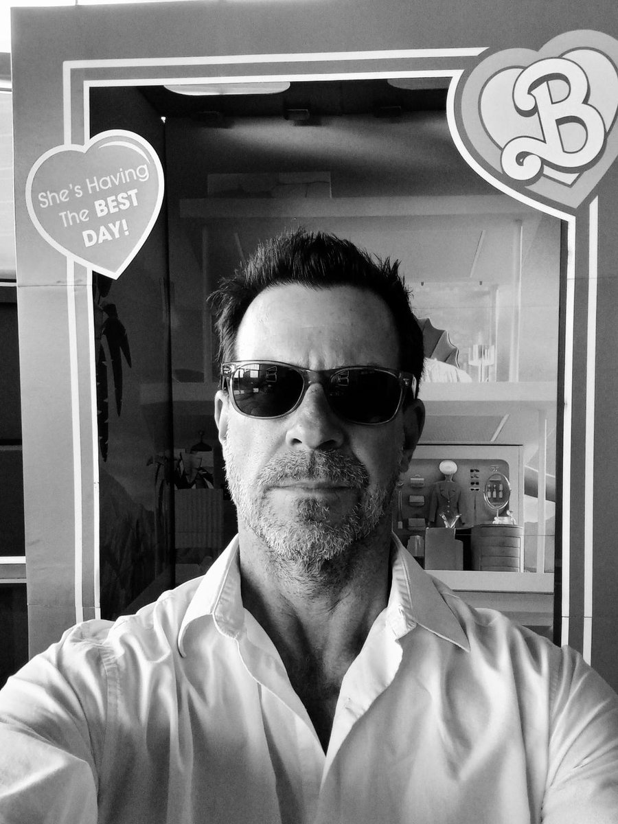 mesejohn's tweet photo. Hey #christopernolan, I just walked out of a 70mm screening of #oppenheimer two minutes in. Members of the audience were covering their ears. I informed the staff. They did nothing. When it was silent for a beat I yelled out, "Turn it down!" The whole audience applauded. #tooloud https://t.co/V1dviesQbk