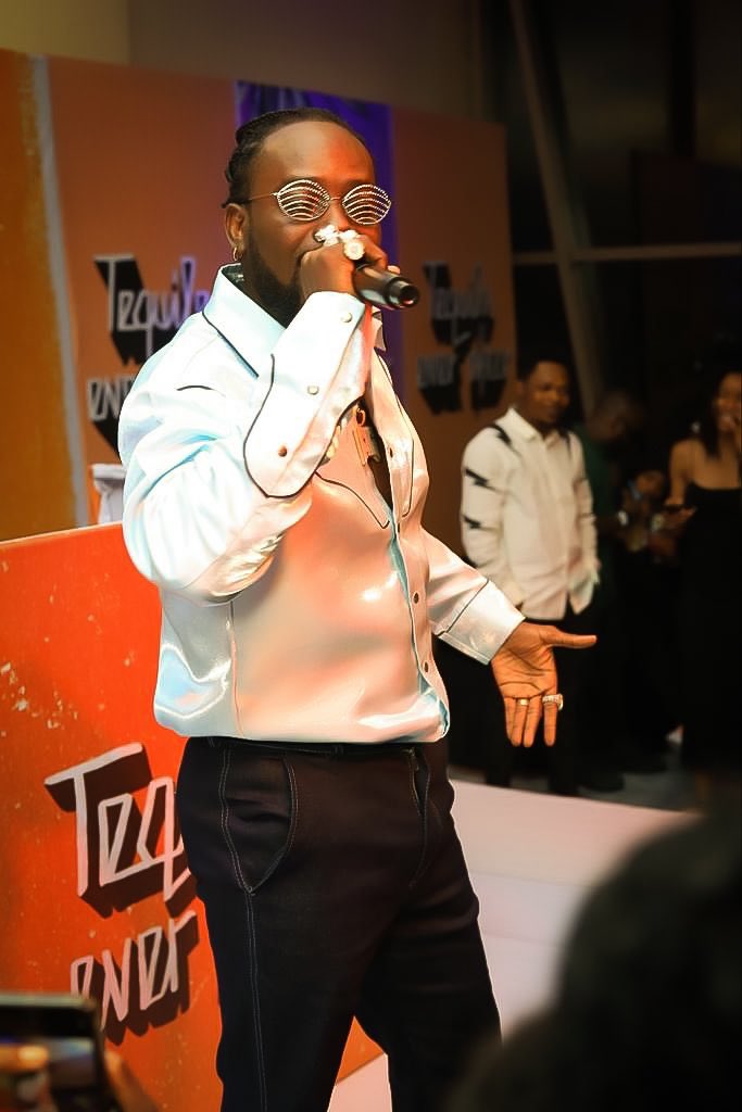Teefrosh18's tweet photo. Shot of @adekunleGOLD at his album listening party.

#tequilaeverafter #adekunlegold https://t.co/q31L1j22gs