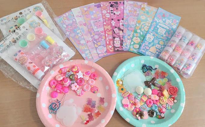夏休みやりたいことリストに入れてたときめき工作を実行しました❣️
細々したかわいいものが目の前に広がっているだけでなんという多幸感✨
楽しかった! 