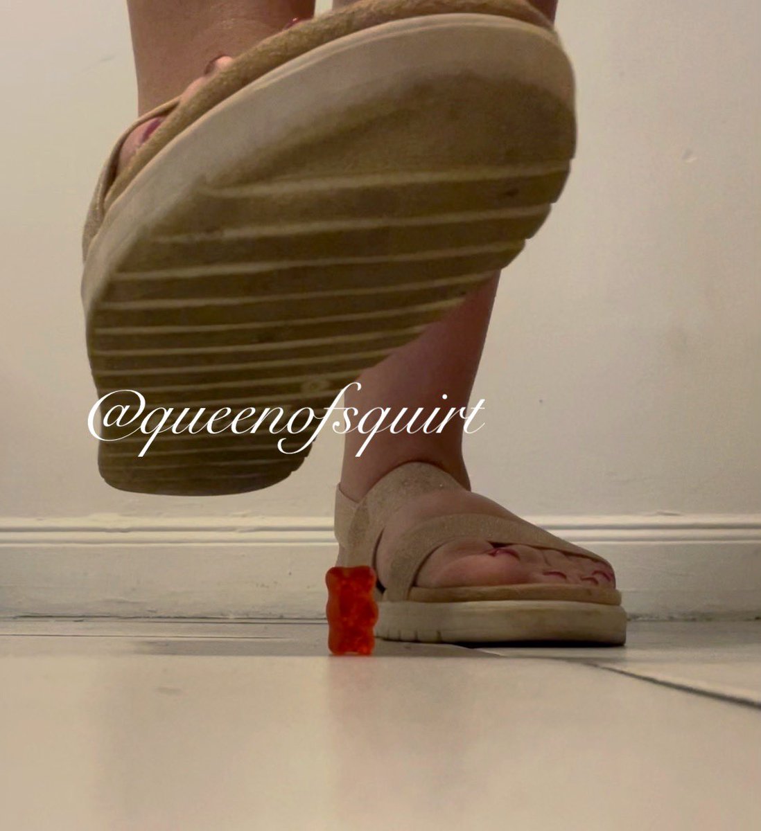 queenofsquirt_2's tweet photo. Hi idiots 

Send Giant Queen all your fucking money https://t.co/akzDBZjKU1