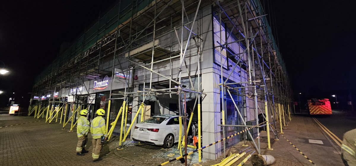 Not a good place to park... No casualties fortunately... SLOW DOWN IN TOWN... #Rickmansworth_fire