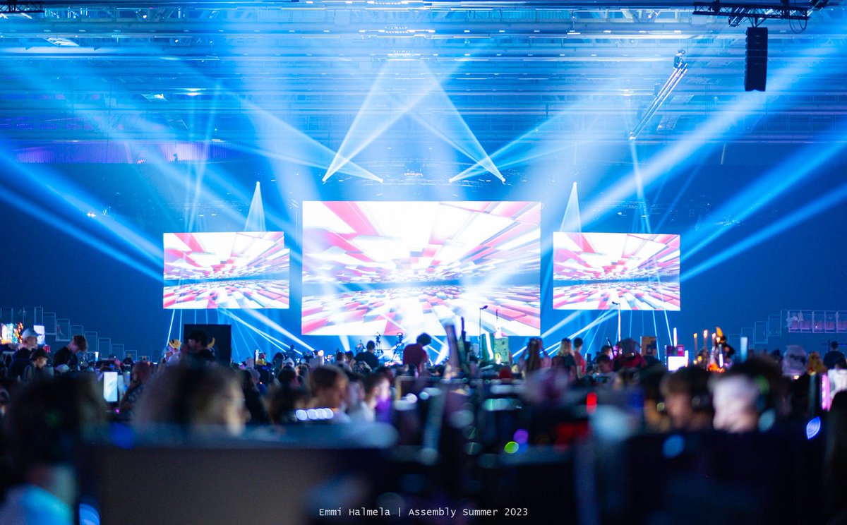 Ennppu's tweet photo. Yks kesän parhaimmista eventeistä on @assemblyparty 
Hieman fiiliksii perjantailta. Huomenna jatkuu taas 📸 https://t.co/Gqfxc0vdFF