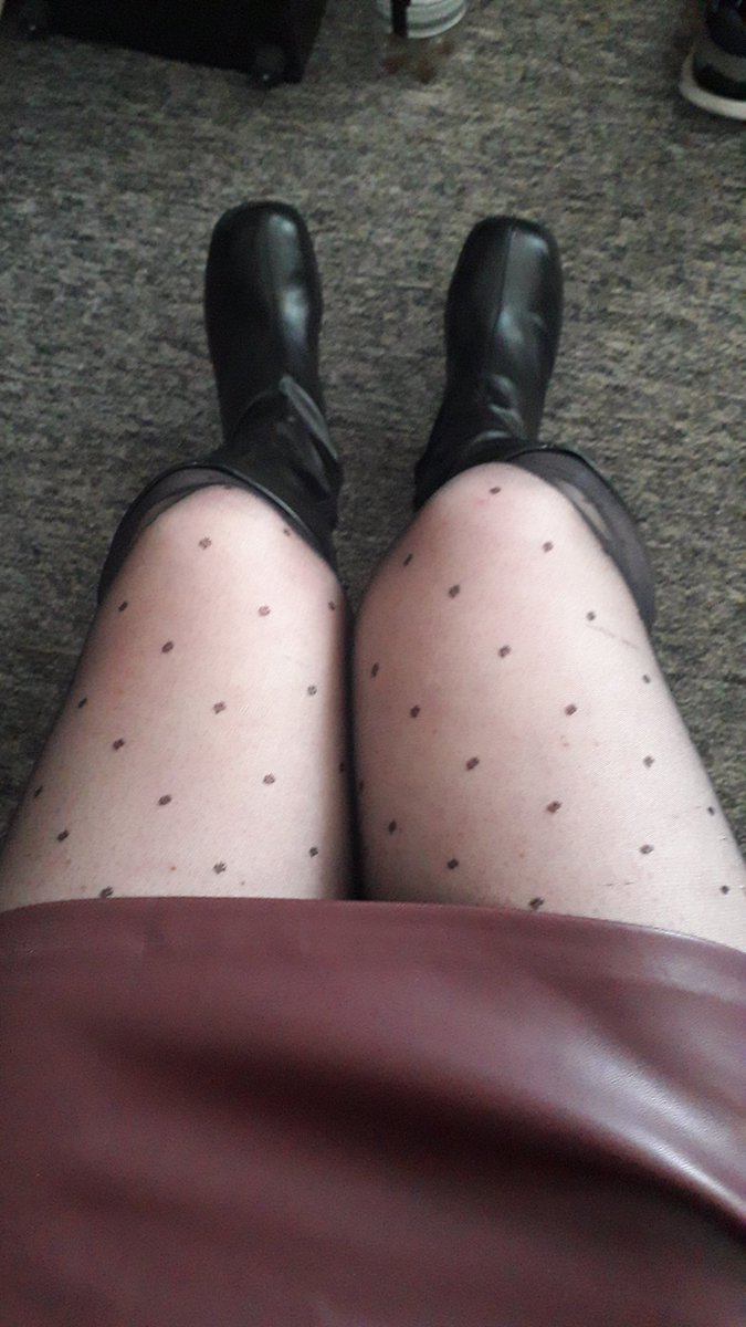 ClaireParttime's tweet photo. Loving the spotty pantyhose xx https://t.co/uqXHEVd4GE