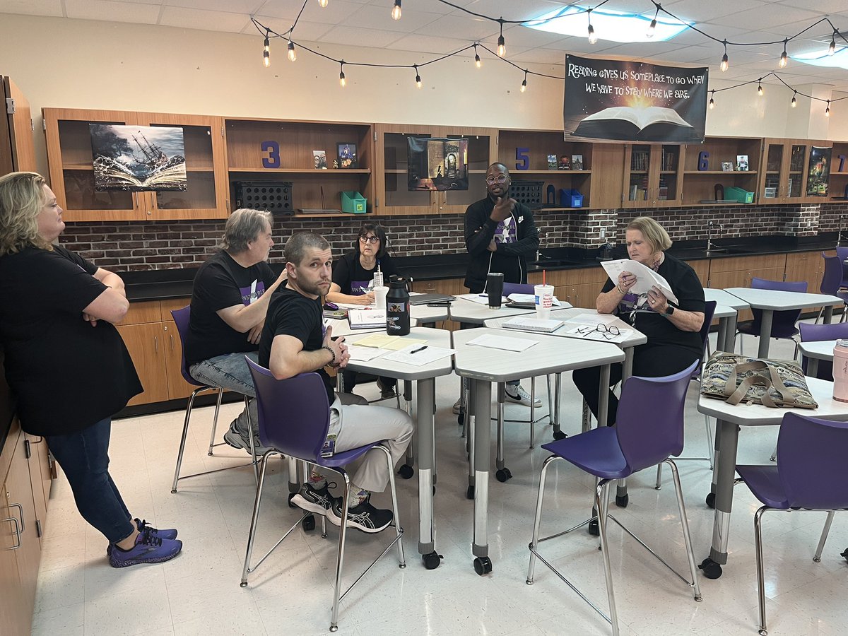 MrsBlacksWorld's tweet photo. 6th grade ELA team planning starting off with a bang! #Unstoppable #AJH #knowshowchart #breakingdowntheTEKS
@Becky_Pardue_ https://t.co/Lag3r6CYNB