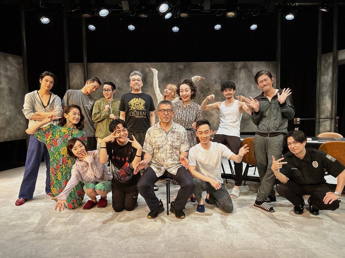 zuzuzunya's tweet photo. 舞台「Beautiful Twelve」
#美しき12人
初日が明けて、2日目が明けて…
今日で折り返しの3日目です🫶

ご来場くださるみなさまありがとうございます、密度の濃い110分を今日も駆け抜けます。

当日券あるそうです！！！！
みなさまぜひ☺️☺️ https://t.co/pq9GfvKr3C