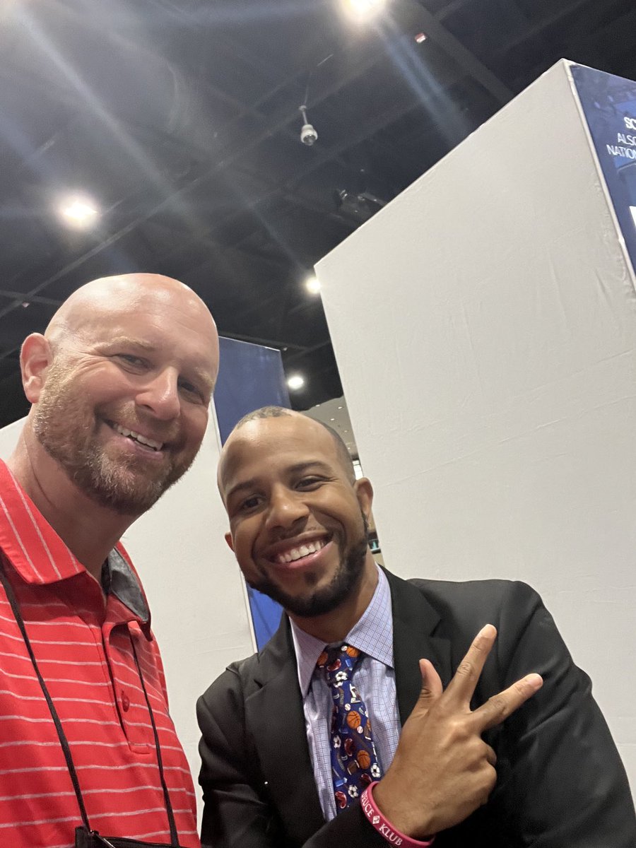 TVAGENTMIKE's tweet photo. A great few days in Birmingham at #NABJ23! Always enjoy meeting/seeing terrific clients like @christianaford_ and @choward_media, as well as old friends like @ItsMikeHill! Such a valuable experience every year! #seeyouinchicago https://t.co/KXPG2NvHaX