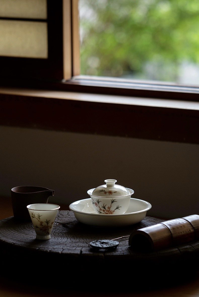 morimatea's tweet photo. Take some time for quiet sipping tea.
.
.
.
#weekendfun #morningtea #gaiwan #teabowl #teatray #teascoop #chaxi #chaze #chadao #gongfucha #slowlifediary #enjoymoment #innerpeace #quietluxury #quietmind #zentea #teaart #artcollector #artistic #handpainted #morimatea https://t.co/bnoW235F3X