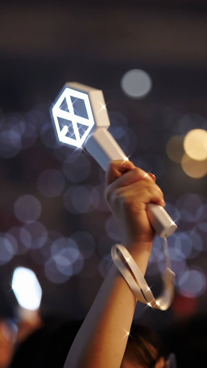 ExobLfangirl's tweet photo. Happy EXOL day🎉❤️ with loving you each day more n more EXO oppa🫶 We(EXOL are always with you) ❤️

Always thankful for your existence and giving me happiness❤️

#9YearsWithEXOLove 

#9YearsWith9Boys 
#EXOLpromiseEXO 
#EXOLDay @weareoneEXO @B_hundred_Hyun @layzhang https://t.co/hmJv8Hvhx9