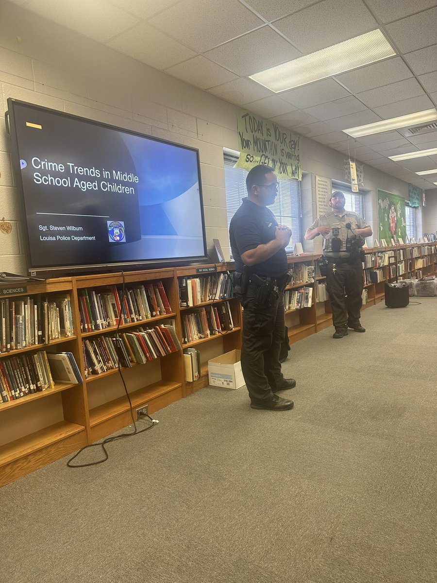 LMS_Bulldogs's tweet photo. Louisa Fire Cpt/LPD Sgt Wilburn and LC school resource officer Deputy Musick offered information to our staff on Crime statistics/safety for middle school students. We’re so thankful they shared this info with us and for what they do every day in their position 💙👮🏻‍♂️ @All_in_LC https://t.co/0olLFxAQH5