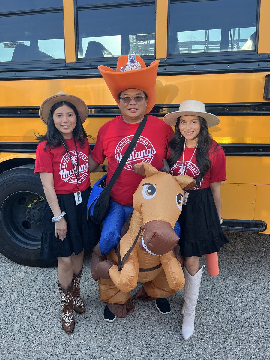 Kimberly Armenta (@karmenta23) on Twitter photo My second year attending convocation!! We had fun 🤩 😁 #MyAldine <a href="/Magrill_AISD/">Magrill Primary School</a> <a href="/MondragonKendy/">Ms. KMondragón</a> My second year attending convocation!! We had fun 🤩 😁 #MyAldine <a href="/Magrill_AISD/">Magrill Primary School</a> <a href="/MondragonKendy/">Ms. KMondragón</a>