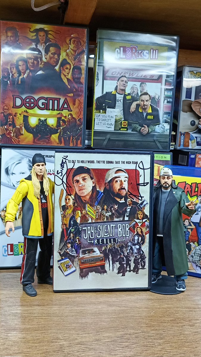 ScottGarza1's tweet photo. Just got the holy grail of my ViewAskew collection! A copy of Jay and Silent Bob Reboot signed by @ThatKevinSmith &amp; @JayMewes !!! Snooch to the motherfucking noooooooch!!!!! https://t.co/yqskdEsfDx