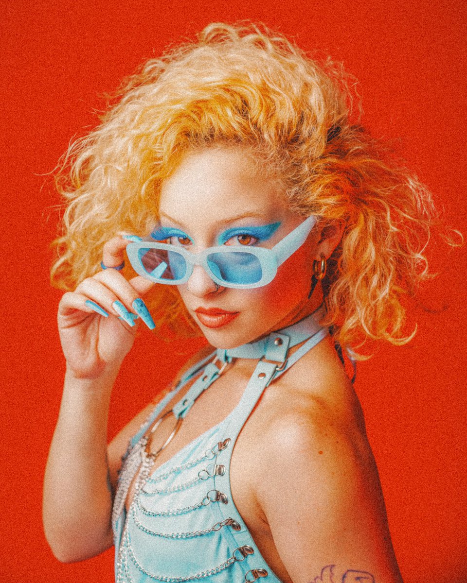 ShutterVandal's tweet photo. Redcore portraits with Mini Medusa https://t.co/JgP3Fx4ksA