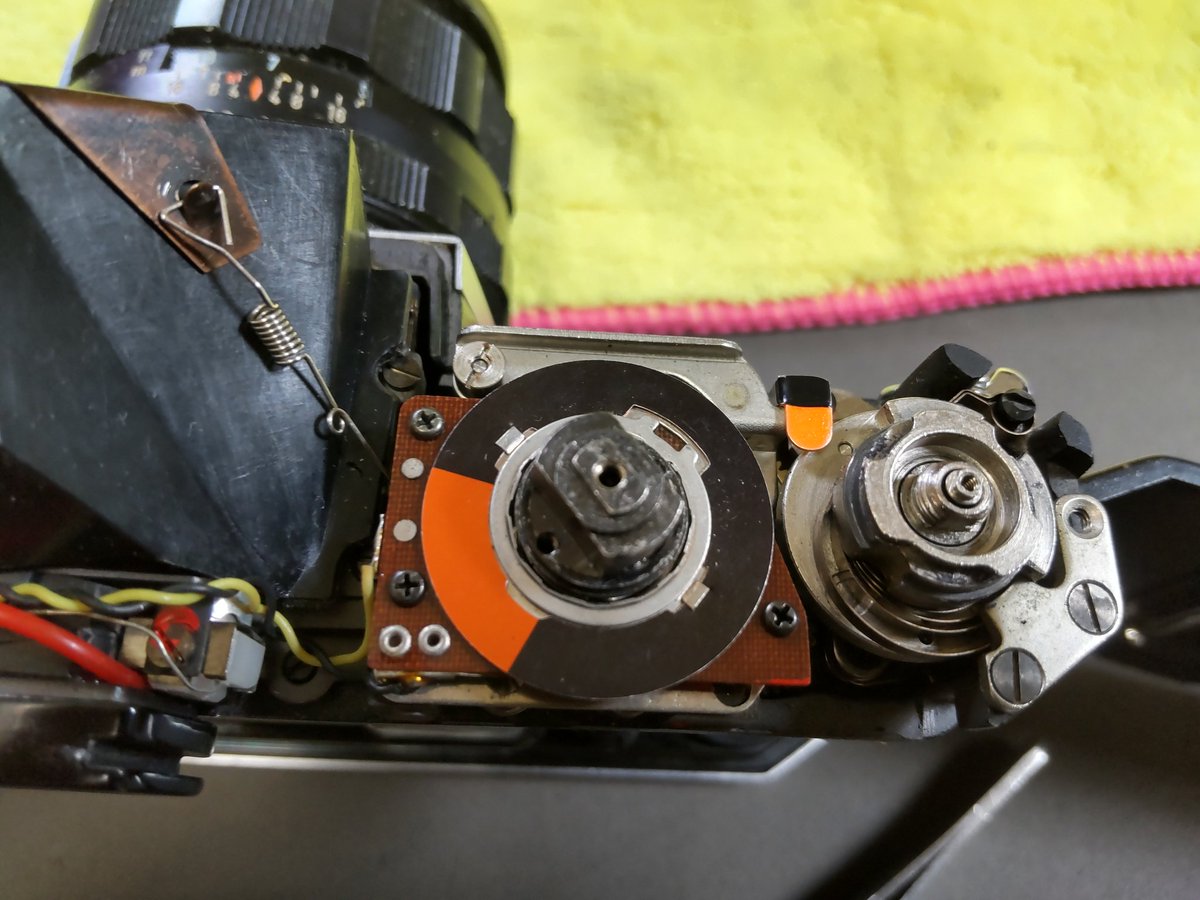 tomosuke1969's tweet photo. 今朝は朝イチから露出計不動のPENTAX SPの修理をしました💖可変抵抗を清掃し、接点復活剤を塗布したら治った💖これから試し撮りしてきます😊
 #PENTAXSP  #PENTAX  #フィルムカメラ  #ジャンクカメラ  #filmcamera https://t.co/bkhD3KQjqq