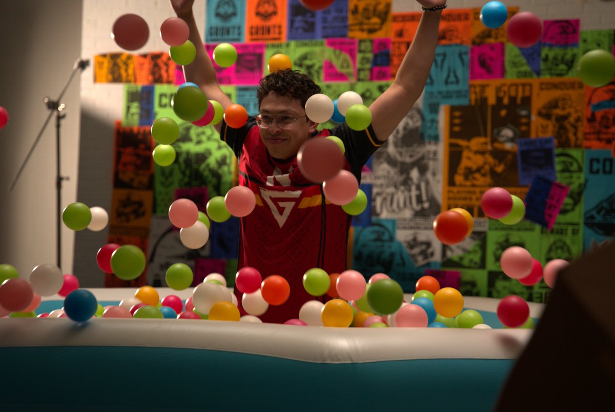 Native White are into their last match, vs <a href="/Cloud9/">Cloud9</a> - Winner makes it through pools, loser starts in the lower bracket.

Will we be seeing happy <a href="/BoammX/">Boam</a> after the game?

📺: twitch.tv/hcs