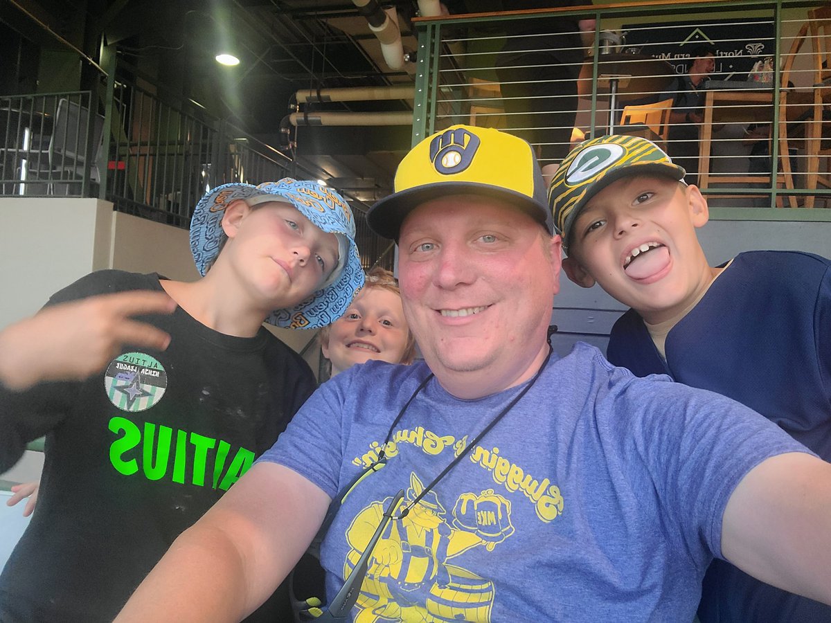 billelliottjr's tweet photo. Go Brewers! #thisismycrew https://t.co/2cMG174g7M