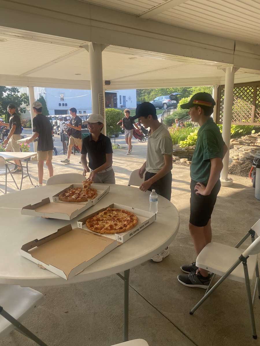 SHS_Golf14's tweet photo. Thank you @samoskypizza for providing 90 pizzas for our varsity and JV tournament today at Bunker Hill GC.  Fed 47 high school teams from all over northeast Ohio. https://t.co/Ssynfu0qWX