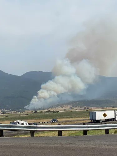 Every type of bad happening just outside Harrisburg. Level 3 evacs, major resources being called into protect homes. <a href="/landwehr_abby/">Abigail Landwehr</a> is report on it for us this evening.  registerguard.com/story/news/loc…