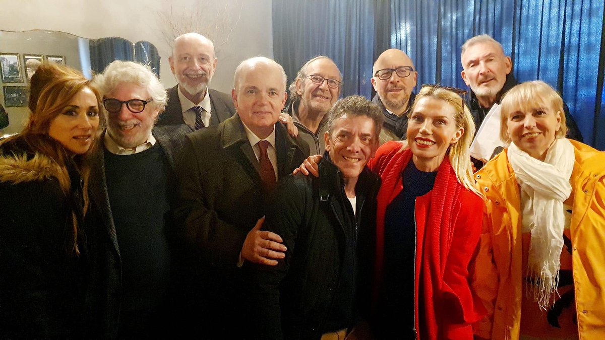 La muchachada esta tarde en San Telmo: aquí con los muy grossos <a href="/SilvanaGiudici/">Silvana Giudici</a>, <a href="/maximilianoguer/">Maximiliano Guerra</a> y Myriam Barroso, <a href="/fargosi/">Alejandro Fargosi</a>, Guille Yanco, <a href="/CeciliaScalisi/">Cecilia Scalisi</a> y Max Gregorio-Cernadas, Fabio Quetglas y <a href="/emilioperina/">Emilio Perina</a>.