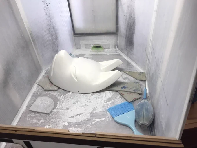 朝から1時間ほどヤスリがけです。 まだまだです。