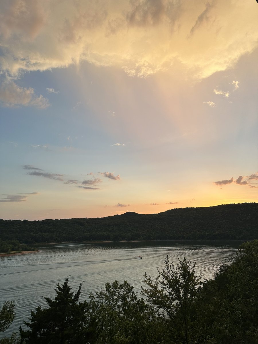 pwatermeier's tweet image. Fri-Yay #lakelife #tablerock