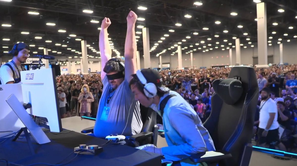JakeSucky's tweet photo. A blind fighting game player known as Blind Warrior Sven is competing at EVO and managed to win on main stage 

This is absolutely incredible https://t.co/wRt8EBMKIV