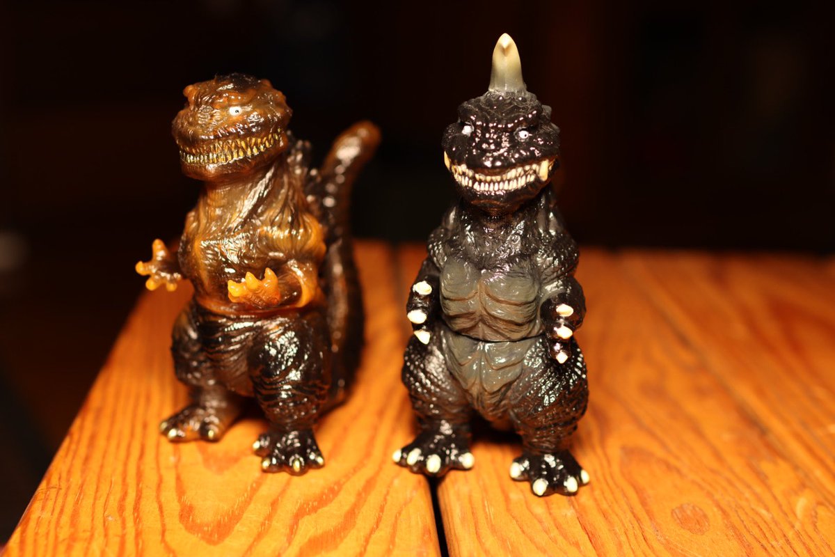 tandem_d's tweet photo. おはようございます！
#シンゴメス と #シンゴジラ のご対面！

カッコいい…🦖🦖

#maxtoy #picopico 
#WF2023S 

#ソフビ #sofubi #sofvi 
#sofubitoy #sofvitoy https://t.co/wDjA0Kihjr