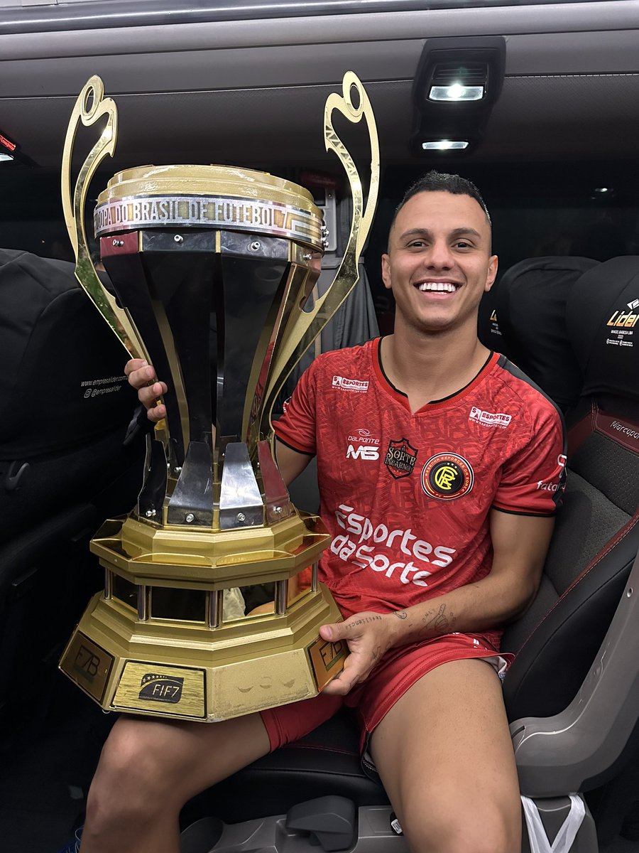 lc10_'s tweet photo. campeão e artilheiro da copa do brasil! 
Deus é bom demais 🏆🐊 https://t.co/dJAqaOzZtg