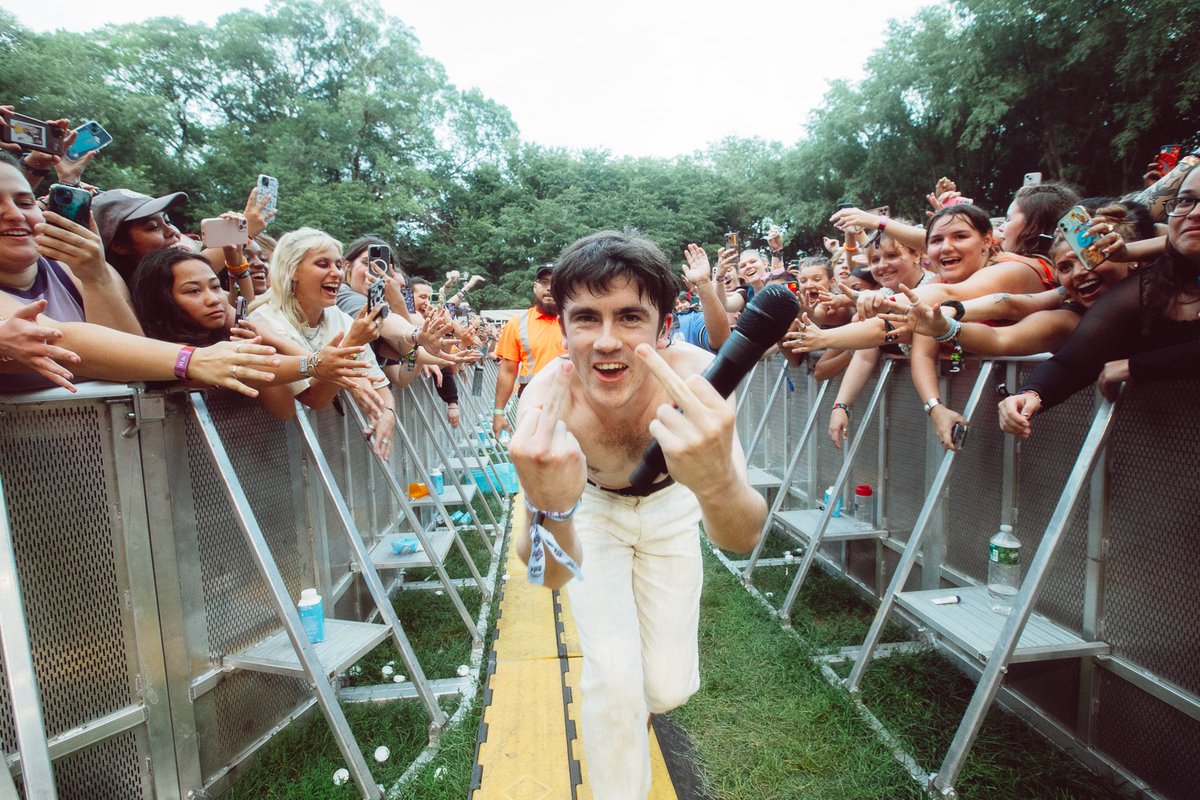 amandafotes tweet media