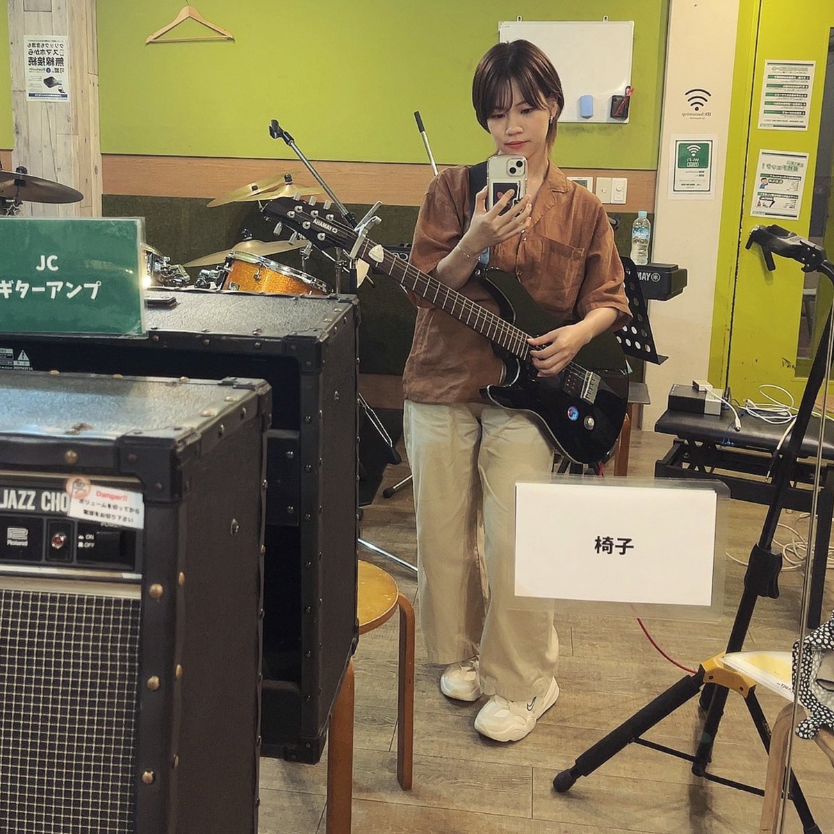 yuu_tomoha's tweet photo. 曲作ってます。

おたのしみに🪐🎆 https://t.co/eoUAYn6mPH