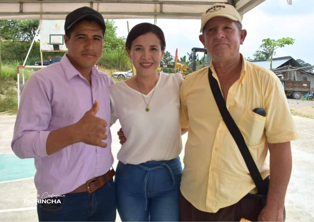 GADPichincha's tweet photo. #EnlaceCiudadano #3
#AlcaldíaCiudadana 
El alcalde Leodan Intriago  cumple con su agenda Territorial desde el sitio El Ajo, Durante una reunión con los dirigentes, el burgomaestre reafirma su compromiso con la ruralidad. https://t.co/boMA9MhxGS