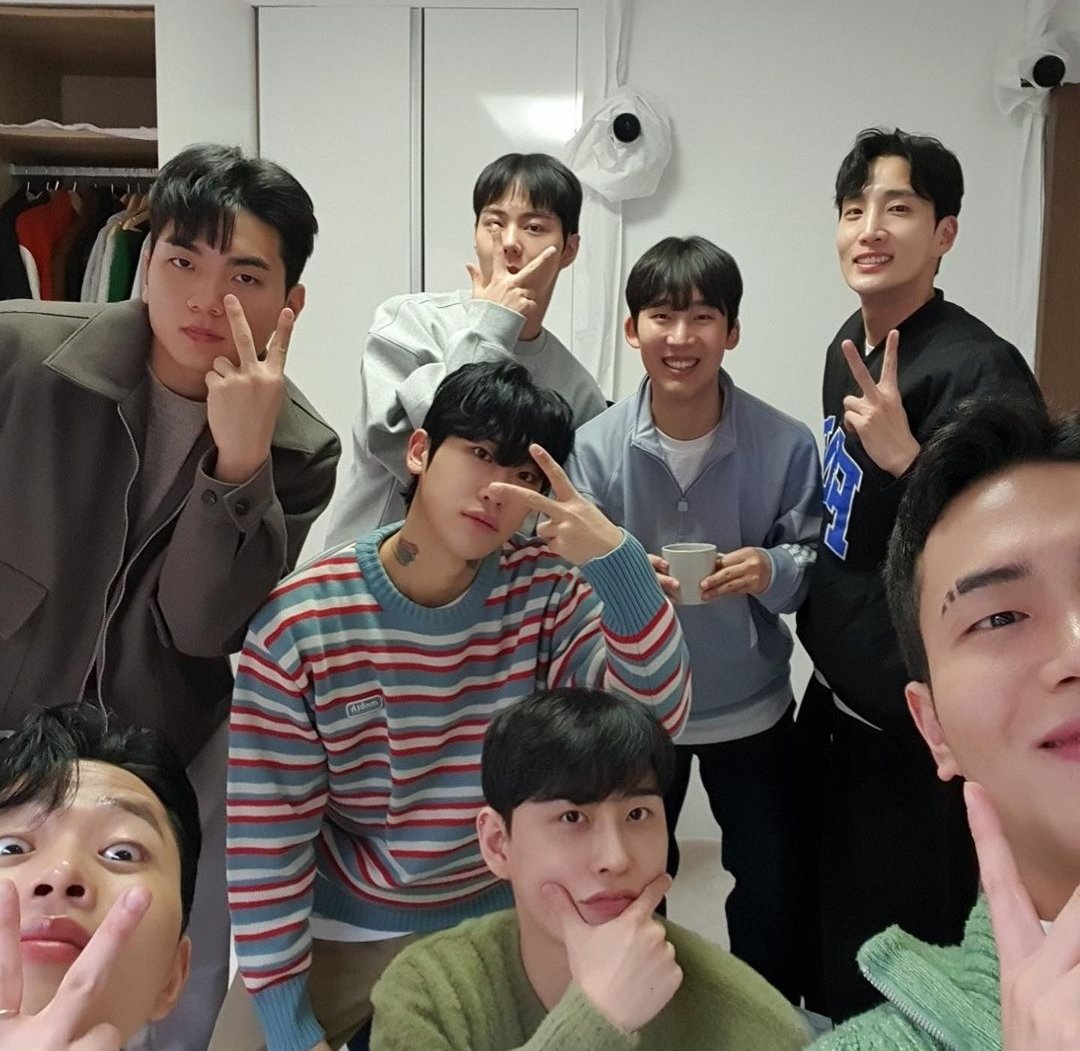 boiceOhNgulf23's tweet photo. #YoonHee IG update with the 8 men in the house.💝
#HisMan2 #JunSeong #SungHo https://t.co/DwqTrny2Jk