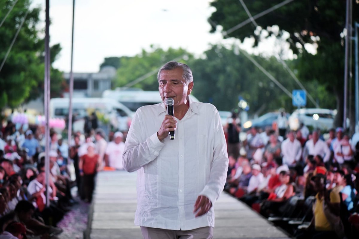 adan_augusto's tweet photo. Desde Cancún, el corazón turístico del país, cerramos una jornada muy emocionante de asambleas populares por Quintana Roo.

Aquellos que en el pasado fueron olvidados, hoy tienen la esperanza más viva que nunca.

¡Sin zigzagueos: vamos por el camino seguro! https://t.co/54Pj80IPGy