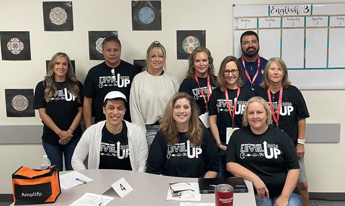 alworthc's tweet photo. MISD Spanish teachers Level Up! Lions computers and Bears oh my! @MISD_Technology @MontgomeryISD @mhs_bears @LakeCreekHS @giffwhitehead @amycbusby https://t.co/StDNZVtDcg