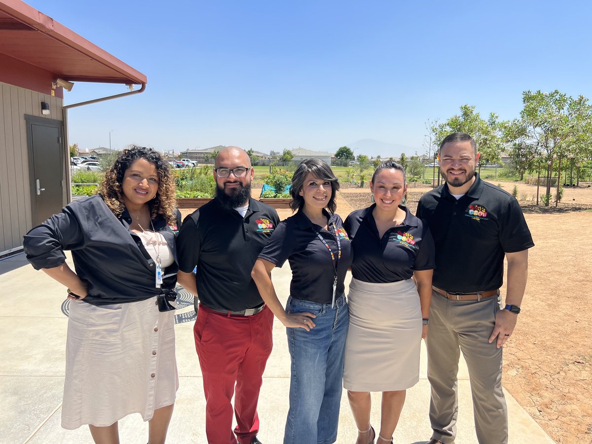 CandiHuizar's tweet photo. We had such a great two weeks with our friends @PBVUSD! Feeling inspired and energized by the amazing educators we met. #caringclassroom #beachampion https://t.co/uSp09cHEGO