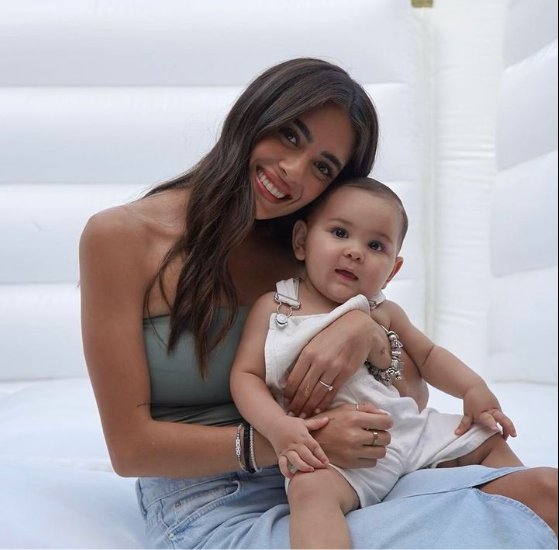 CARAMBA COMO ASSIM ???  ONTEM MSM  EU TAVA SURTANDO QUANDO ESSA CRIANÇA NASCEU VEY 😭