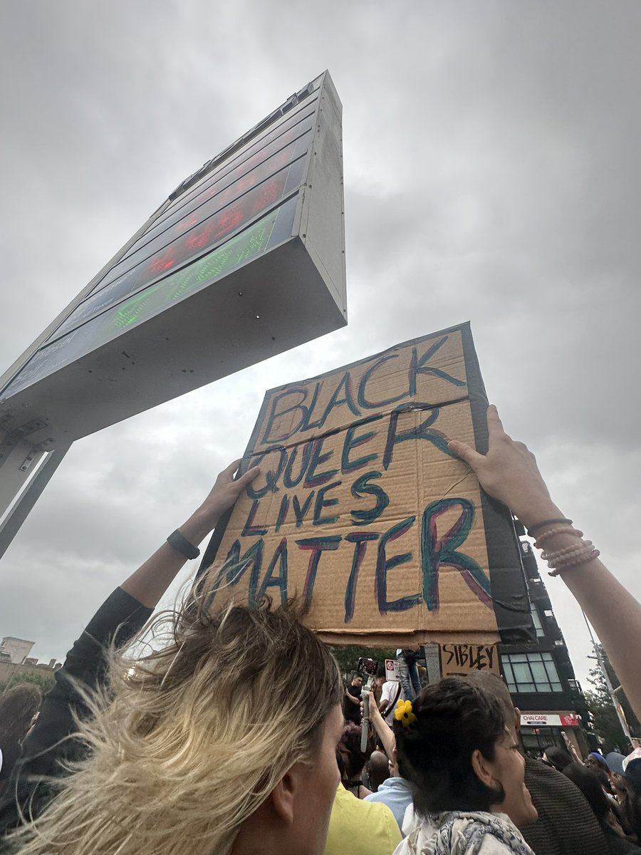 afrofutur1st's tweet photo. #OShaeSibley Memorial in Brooklyn
#BlackLivesMatter #blacklgbtqlivesmatter #blacktranslivesmatter #fightback #justice #RENAISSANCE #JusticeForOShae https://t.co/pCzUzZ61zH