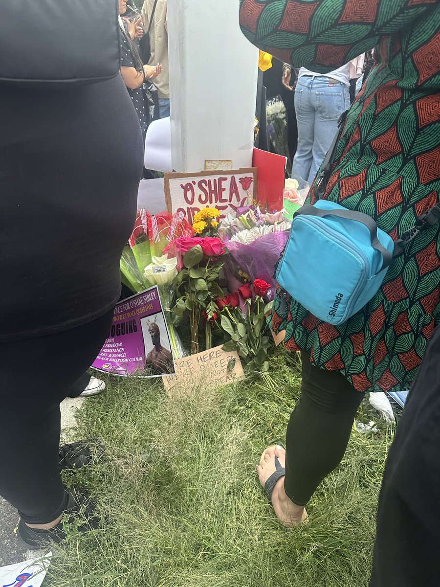 afrofutur1st's tweet photo. #OShaeSibley Memorial in Brooklyn
#BlackLivesMatter #blacklgbtqlivesmatter #blacktranslivesmatter #fightback #justice #RENAISSANCE #JusticeForOShae https://t.co/pCzUzZ61zH